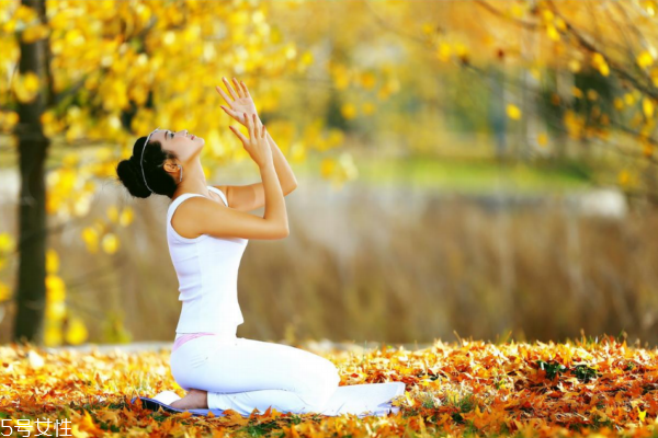 腰间盘突出瑜伽怎么练,腰间盘突出适合练瑜伽吗