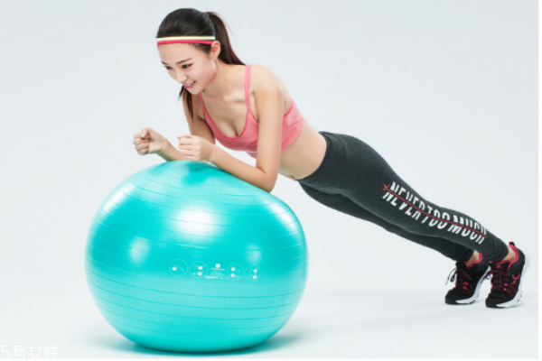 练瑜伽多长时间能喝水吃东西,练完瑜伽多久可以喝水 练瑜伽多长时间能喝水吃东西,练完瑜伽多久可以喝水