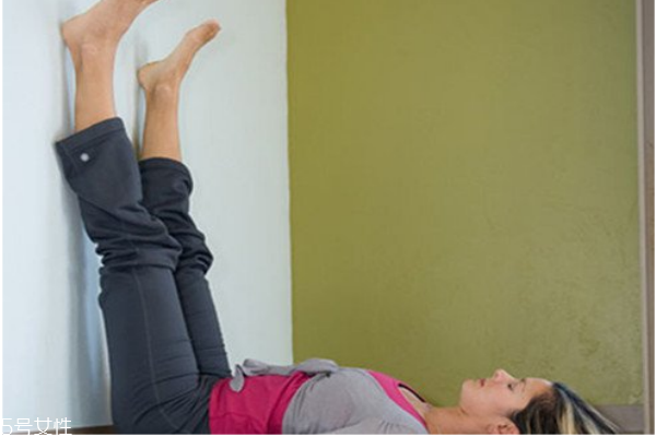 倒立腿贴墙能瘦腿吗,腿倒立在墙上能减腿吗