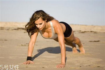 做俯卧撑一天做多少个合适,做俯卧撑一般最多做多少个好