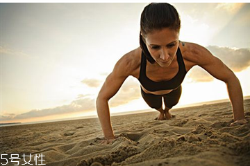 俯卧撑的呼吸方法,俯卧撑的呼吸方法!俯卧撑呼吸节奏!