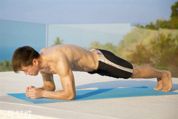 每天2分钟平板支撑能减肥吗,平板支撑瘦肚子么
