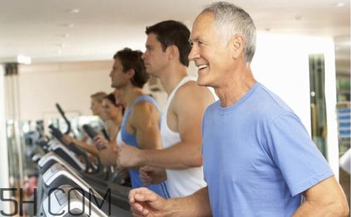 跑步机适合老年人吗,老年人适不适合用跑步机