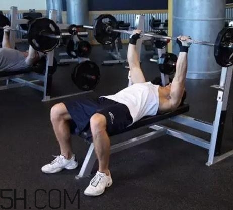 卧推是练什么的,卧推主要练哪