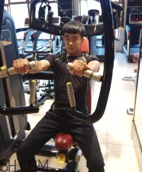 坐姿推胸多大重量合格,坐姿推胸多少公斤 坐姿推胸多大重量合格,坐姿推胸多少公斤