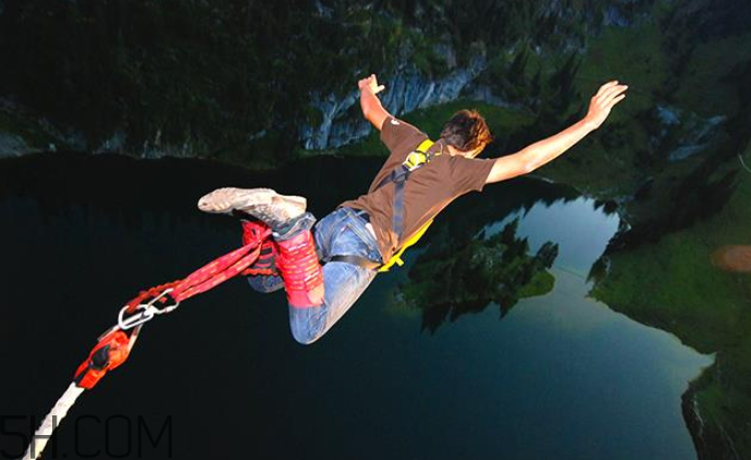 蹦极可以戴隐形眼镜吗 蹦极可以带美瞳吗,蹦极可以戴隐形眼镜吗?