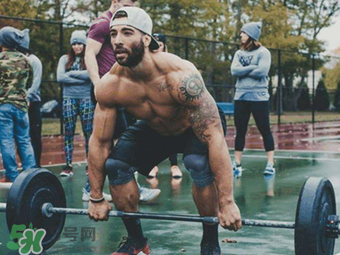 杠铃划船腰疼是什么原因,哑铃划船腰疼怎么回事 杠铃划船腰疼是什么原因,哑铃划船腰疼怎么回事