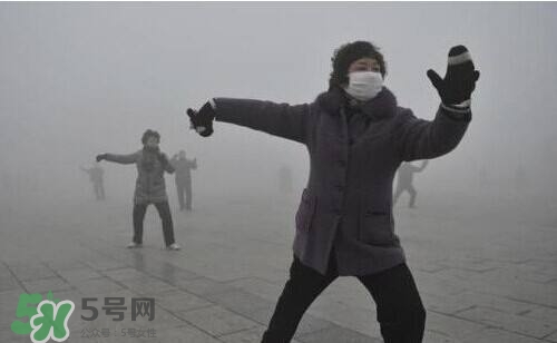 雾霾天可以出去跑步吗,雾霾天跑步,真的能锻炼身体吗?