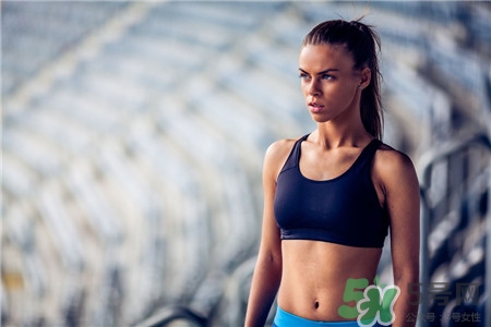 健身的时候喝水好不好,健身的时候应该喝什么水 健身的时候喝水好不好,健身的时候应该喝什么水