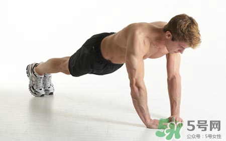 俯卧撑主要锻炼哪里的肌肉,俯卧撑是锻炼哪里