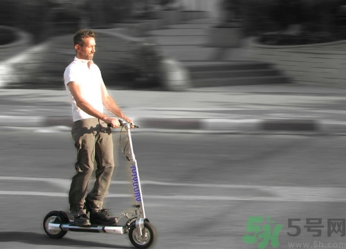电动滑板可以在马路上骑行吗,电动滑板车怎么开