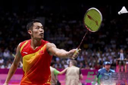 打羽毛球伤腰吗,打羽毛球会伤腰吗