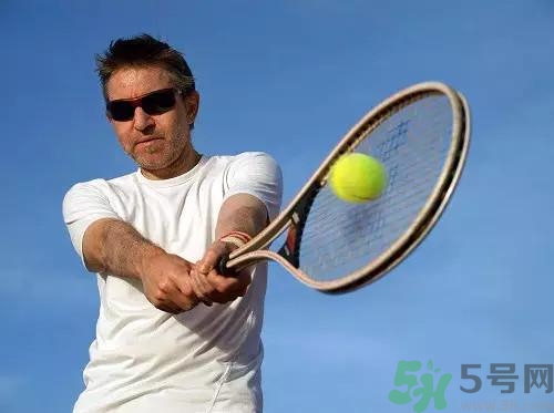 打网球手腕疼是什么原因,为什么网球打多了手腕疼 打网球手腕疼是什么原因,为什么网球打多了手腕疼