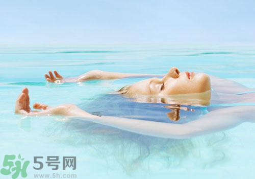 游泳会得红眼病吗?,红眼病能游泳吗