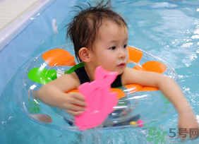 宝宝游泳的水温最适宜的是多少度,婴儿游泳的水温是多少合适