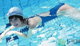 游泳腿抽筋是什么原因引起的,游泳时腿抽筋的原因是用力过猛还是没有力气