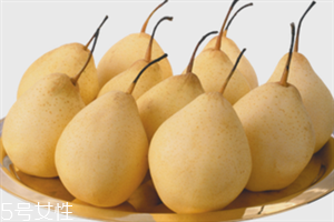 枇杷可以和梨一起吃吗,新鲜的枇杷可以和梨一起煮吗