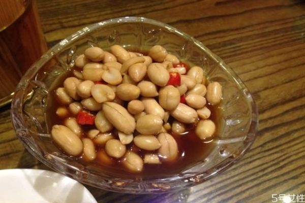 醋泡花生有啥作用,花生泡醋的功效和作用及食用方法