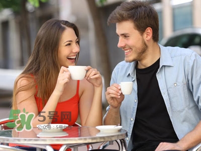 男人说的甜言蜜语是真的假的,男人对你说甜言蜜语该怎么回答最好