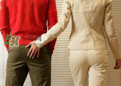 在遭遇性骚扰我们应该怎么办,在遭到性骚扰时我们应该怎么办 在遭遇性骚扰我们应该怎么办,在遭到性骚扰时我们应该怎么办