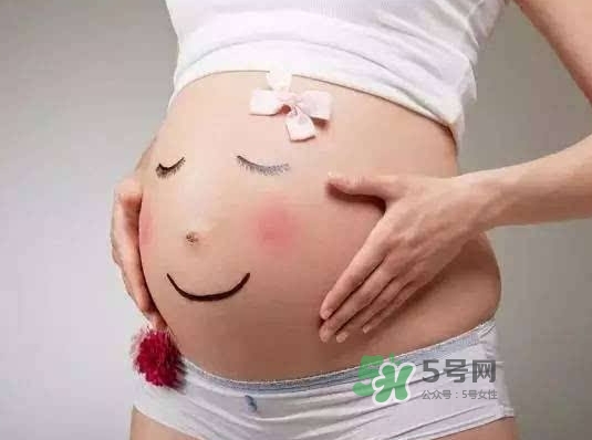 孕期手脚水肿是什么原因造成的,孕妇手脚水肿怎么回事 孕期手脚水肿是什么原因造成的,孕妇手脚水肿怎么回事