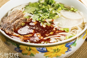 拉面的热量高吗,拉面的热量是多少大卡