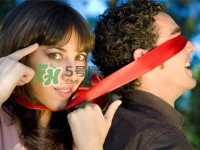 和女生约会第一句话应该说什么,女人聊天的潜台词