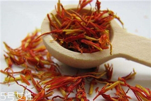 女孩可以用藏红花泡脚吗,藏红花可以用来泡脚吗 女孩可以用藏红花泡脚吗,藏红花可以用来泡脚吗