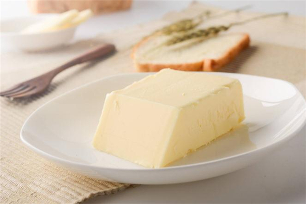 黄油和奶油一样吗,黄油化了还能用吗