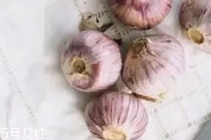 天然青霉素是什么食物,天然青霉素g有哪些缺点?试述半合成青霉素的改造方法