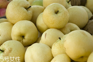 梨子黑心了还能吃吗,梨里面发黑了还能吃吗