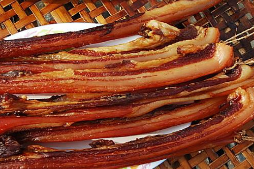 放在冰箱的腊肉一年了还可以吃吗,冷藏一年的腊肉还可以吃?