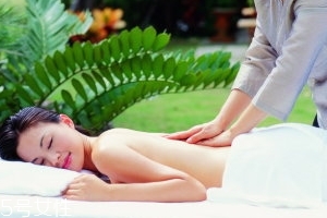 精油开背一周几次比较好,精油开背多久做一次比较好 精油开背一周几次比较好,精油开背多久做一次比较好