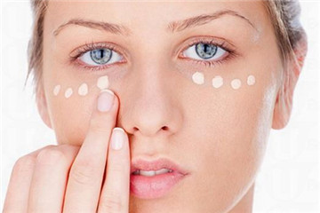 遮瑕膏的正确使用顺序,遮瑕膏的使用顺序