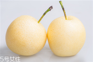 睡觉前吃梨好吗,睡前半小时吃梨好不好