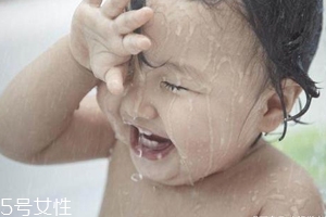 冬季洗澡次数不宜多,冬天洗太多次澡