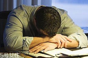 熬夜会增加患癌风险吗,熬夜会引发癌症吗