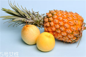 菠萝和梨可以一起榨汁吗,菠菜和梨子可以一起榨汁吗