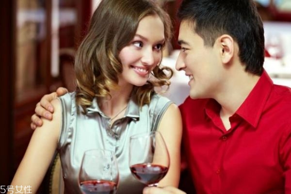 如何提高夫妻之间的感情,增强夫妻感情十招方法 如何提高夫妻之间的感情,增强夫妻感情十招方法