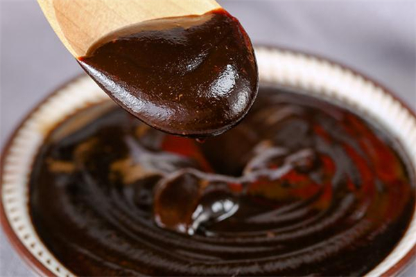 甜面酱不能和什么同吃,甜面酱直接可以吃吗