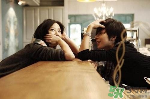 和同事日久生情怎么办,同事产生感情了怎么办