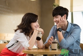 男人喜欢姐弟恋的心理学,姐弟恋的男人是什么心理 男人喜欢姐弟恋的心理学,姐弟恋的男人是什么心理