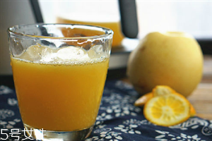 梨子榨汁要不要去皮,榨梨汁的做法要不要放水