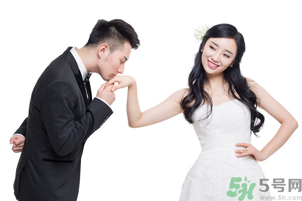 怎么才算接吻好,男生女生第一次接吻怎么接