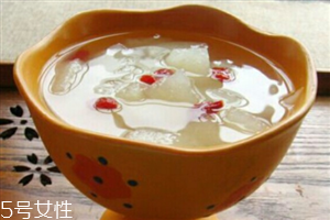 冰糖雪梨喝凉的好还是热的好,冰糖炖雪梨热喝还是凉喝