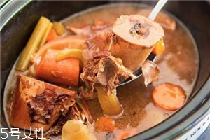 炖肉冷水下锅还是热水下锅好,炖肉是冷水下锅还是开水下锅