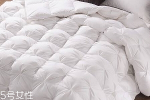 长期盖羽绒被好吗,冬天羽绒被暖和还是蚕丝被暖和