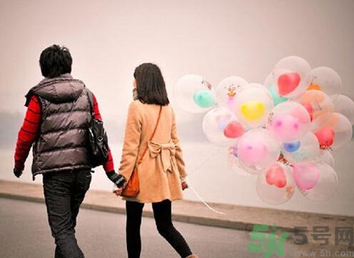 如何追比自己大的女生,怎么追到比自己大的女生 如何追比自己大的女生,怎么追到比自己大的女生