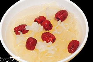 红枣银耳汤哺乳期可以喝吗,银耳红枣枸杞汤哺乳期间可以喝吗