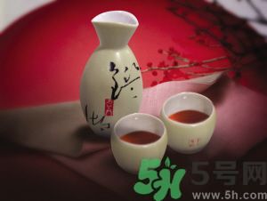 菖蒲酒的功效和作用禁忌,菖蒲泡酒的功效和作用 菖蒲酒的功效和作用禁忌,菖蒲泡酒的功效和作用